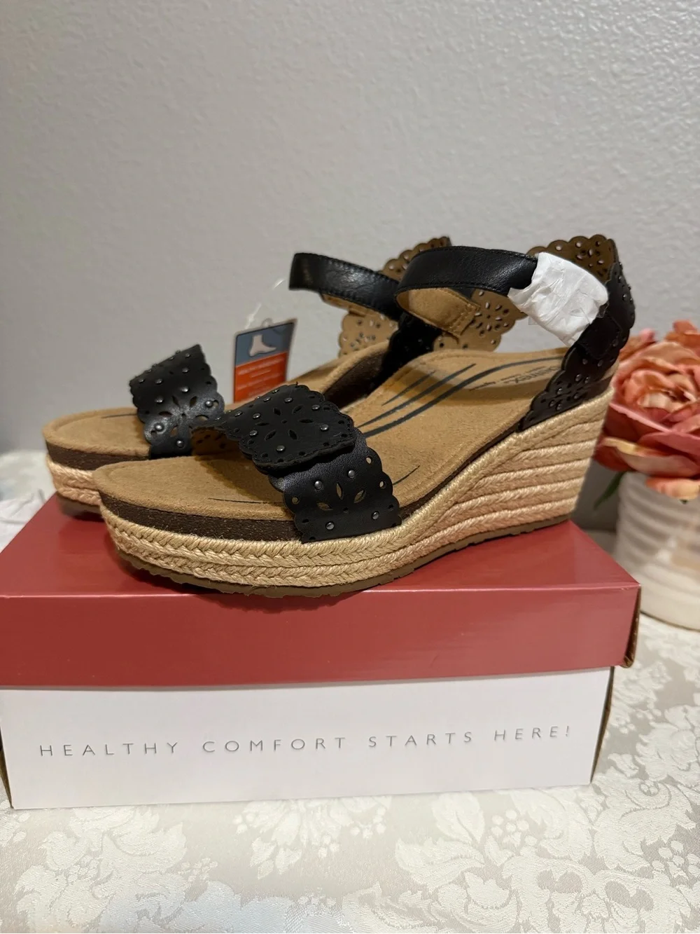 Aetrex Sydney Wedges Heels Black Lace Stud Cutout Memory Foam Women’s 7.5 8 NWT